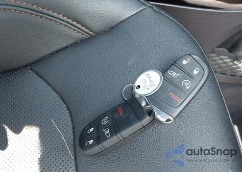 2018 Jeep Compass Limited 4X4 from USA, damaged, VIN 3C4NJDCB5JT350705